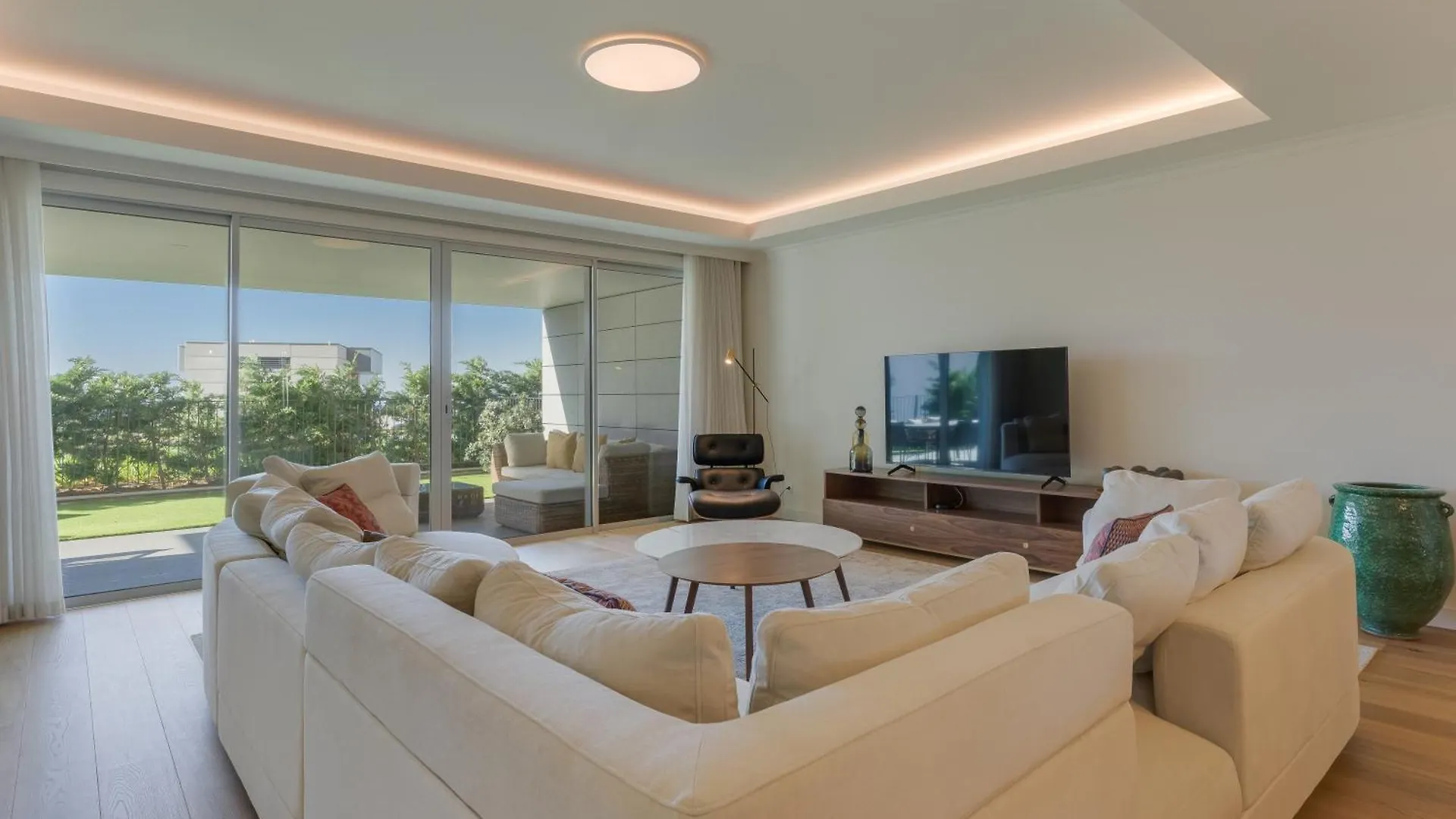 Monumental Madeira 3 Bedroom Luxury Family Flat With Swimming Pool 푼샬 0*,  포르투갈